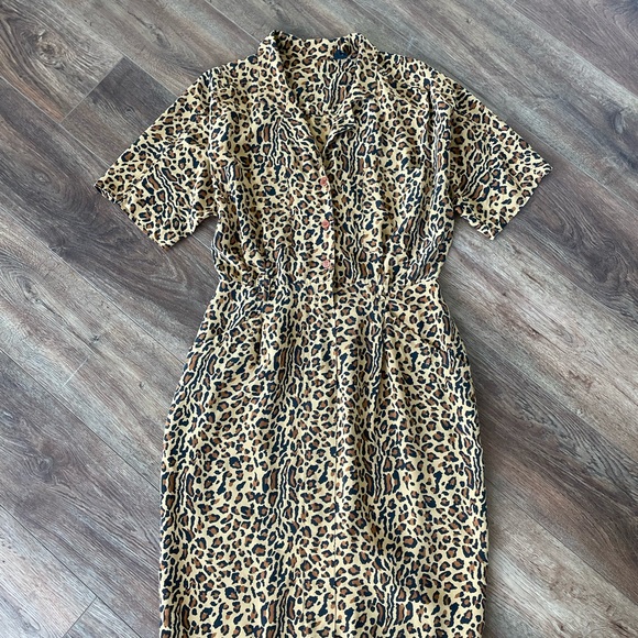 Vintage 80s Silk Animal Leopard Print Button Front Size Medium Shirt Dress - Picture 3 of 12